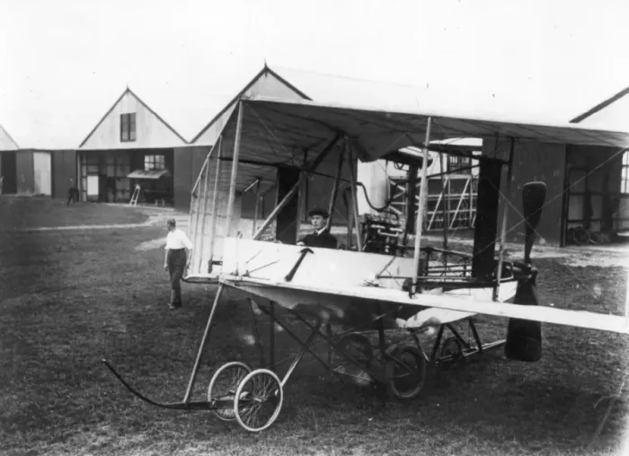 Framed Print : Dunne D5 two-seat tailless biplane of 1910 Framed Print : Dunne D5 two-seat tailless biplane of 1910