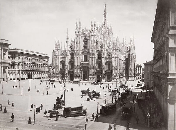 Duomo, Cathedral, Milan, horse drawn rams