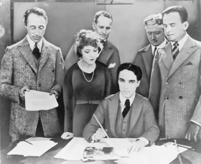 Framed Print : DW Griffith, Mary Pickford, Charlie Chaplin (seated) and Dou