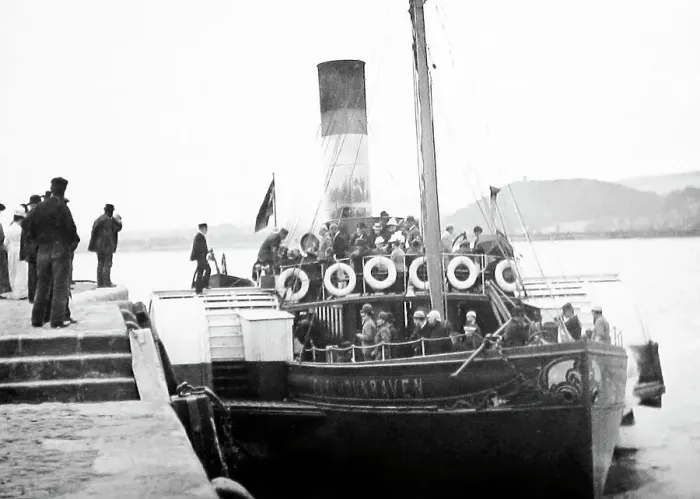 Framed Print : Earl of Dunraven paddle tug boat, River Tyne Framed Print : Earl of Dunraven paddle tug boat, River Tyne