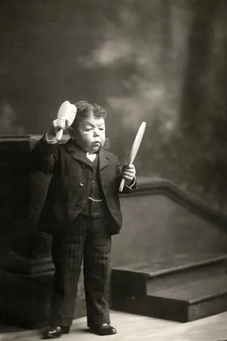 Framed Print : Early 20th century vintage press photograph Framed Print : Early 20th century vintage press photograph