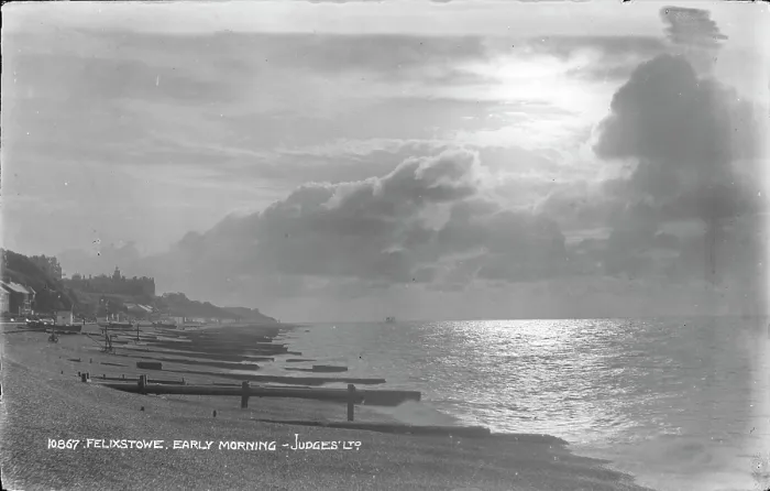 Framed Print : Early Morning at Felixstowe Framed Print : Early Morning at Felixstowe