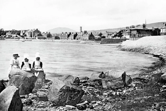 Framed Print : East Bay, Helensburgh early 1900's Framed Print : East Bay, Helensburgh early 1900's