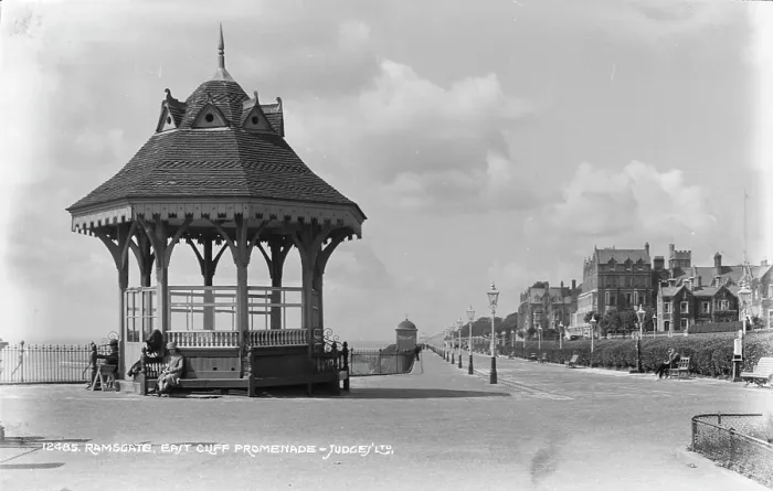 Framed Print : East Cliff Promenade in Ramsgate Framed Print : East Cliff Promenade in Ramsgate