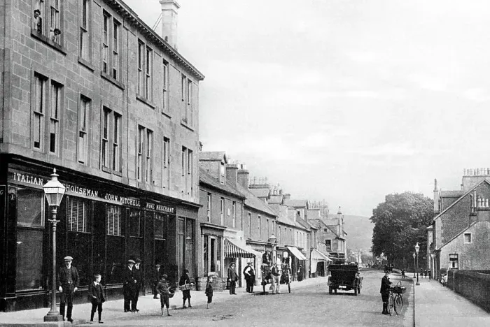 Framed Print : East Clyde Street, Helensburgh early 1900's Framed Print : East Clyde Street, Helensburgh early 1900's