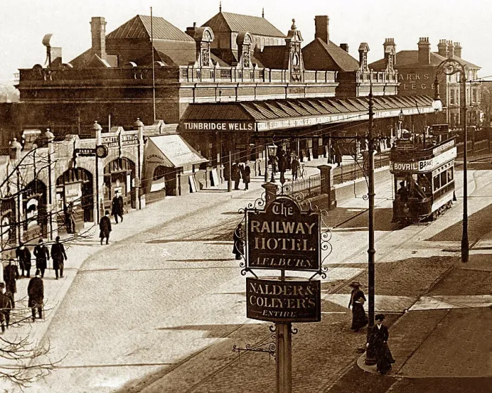 Framed Print : East Croydon Railway Station, early 1900s Framed Print : East Croydon Railway Station, early 1900s