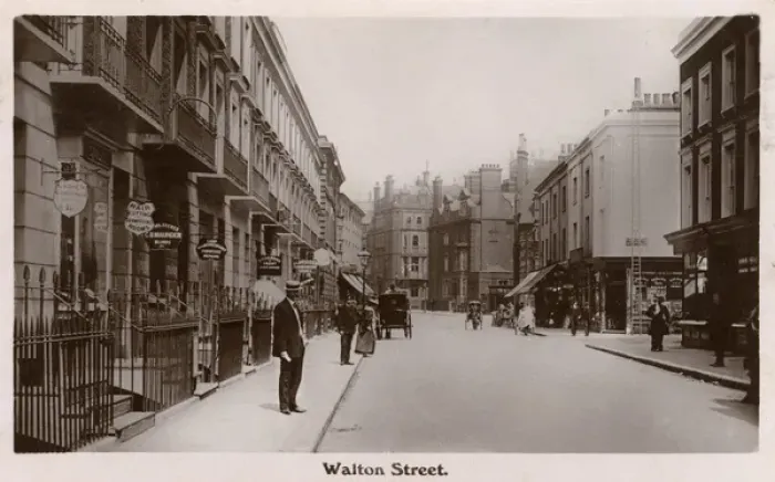 Framed Print : The east end of Walton Street, London Framed Print : The east end of Walton Street, London