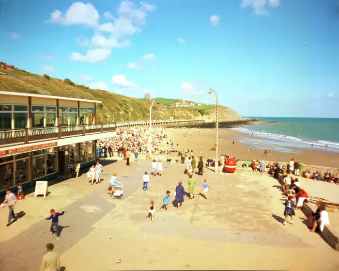 Framed Print : East Promenade and Beach, Folkestone