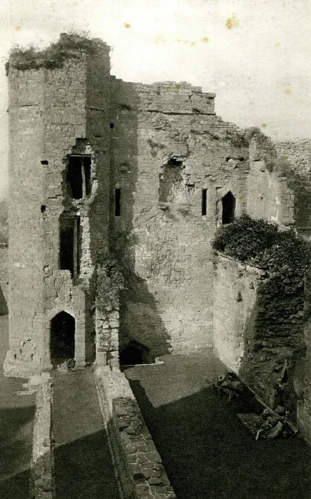 Framed Print : East Range of the Courtyard, Goodrich Castle, Herefordshire Framed Print : East Range of the Courtyard, Goodrich Castle, Herefordshire