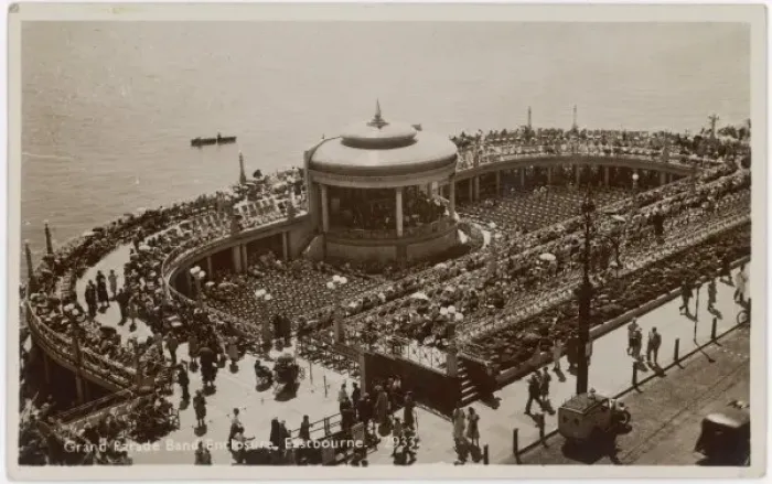 Framed Print : Eastbourne / Band 1939 Framed Print : Eastbourne / Band 1939