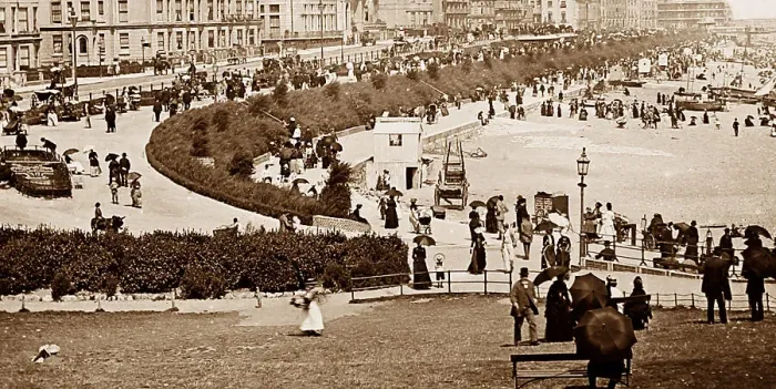 Framed Print : Eastbourne beach and Promenade