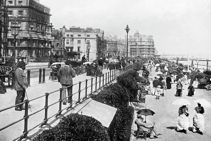 Framed Print : Eastbourne Esplanade early 1900s Framed Print : Eastbourne Esplanade early 1900s