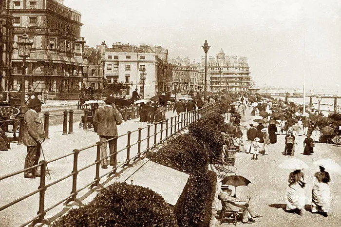 Framed Print : Eastbourne Esplanade, early 1900s Framed Print : Eastbourne Esplanade, early 1900s