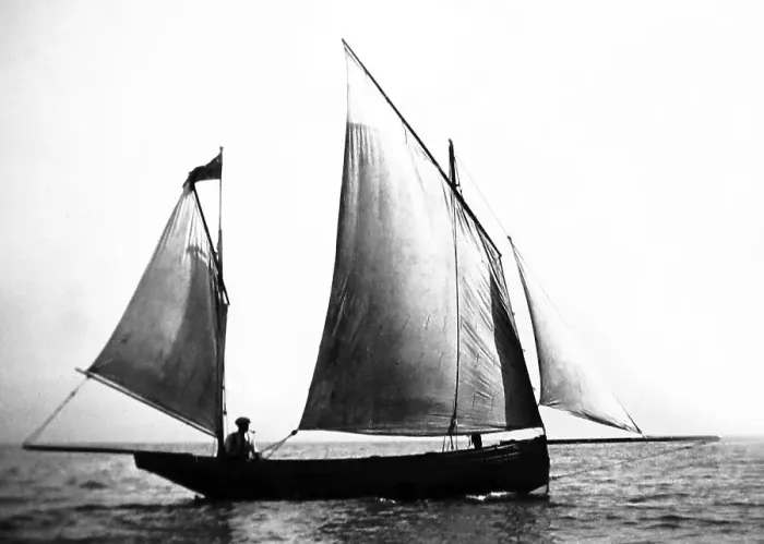 Framed Print : An Eastbourne lugger - early 1900s Framed Print : An Eastbourne lugger - early 1900s