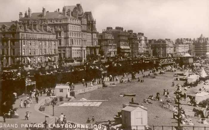 Framed Print : Eastbourne / Parade 1911 Framed Print : Eastbourne / Parade 1911