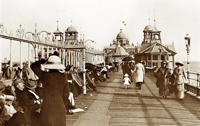 Framed Print : Eastbourne Pier, early 1900s Framed Print : Eastbourne Pier, early 1900s