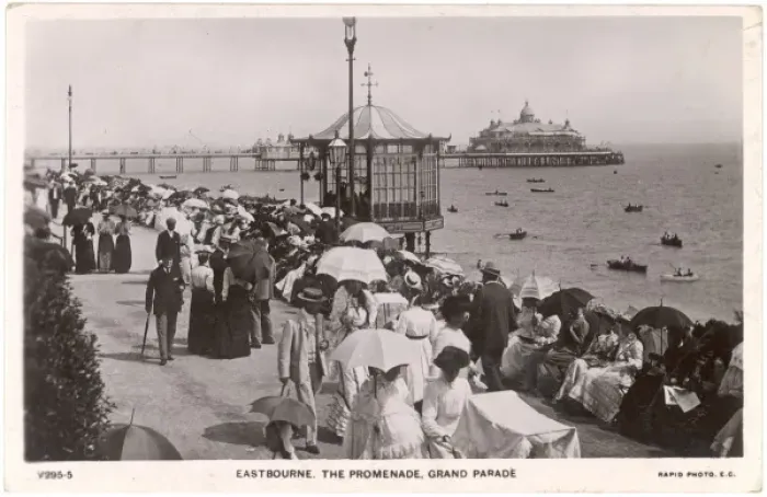 Framed Print : Eastbourne / Prom 1908 Framed Print : Eastbourne / Prom 1908