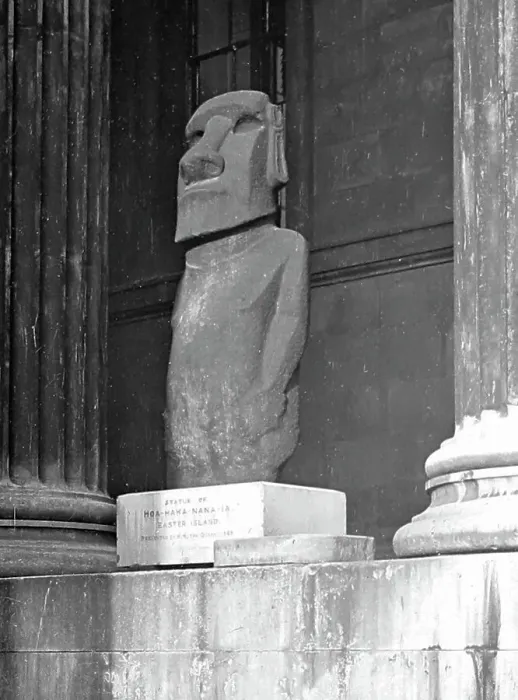 Framed Print : Easter Island Statue at the British Museum, London Framed Print : Easter Island Statue at the British Museum, London