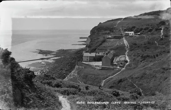 Framed Print : Ecclesbourne Cliffs, Hastings Framed Print : Ecclesbourne Cliffs, Hastings