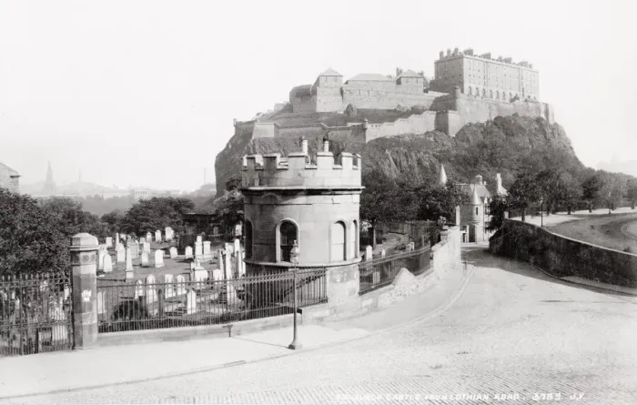 Framed Print : Edinburgh Castle from the Lothain Road, Scotland Framed Print : Edinburgh Castle from the Lothain Road, Scotland