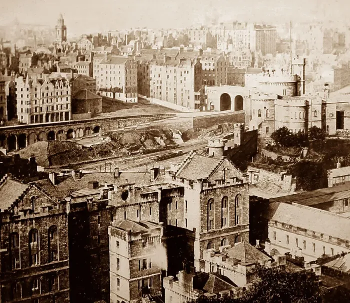 Framed Print : Edinburgh Old Town, Scotland Framed Print : Edinburgh Old Town, Scotland