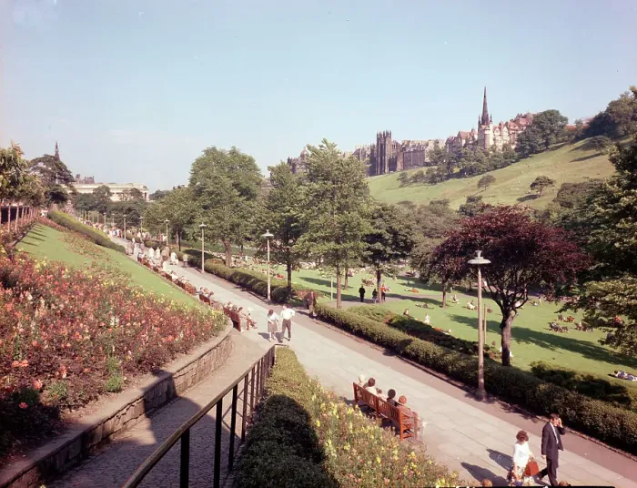 Framed Print : Edinburgh - Princes Street Gardens Framed Print : Edinburgh - Princes Street Gardens