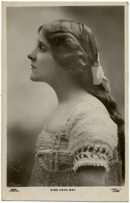 Framed Print : Edna May (1878 1948), American actress and singer. A popular postcard beauty. Date: 1905 Framed Print : Edna May (1878 1948), American actress and singer. A popular postcard beauty. Date: 1905
