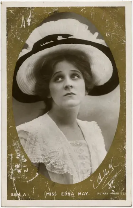 Framed Print : Edna May (1878 1948), American actress and singer. A popular postcard beauty. Date: 1906 Framed Print : Edna May (1878 1948), American actress and singer. A popular postcard beauty. Date: 1906