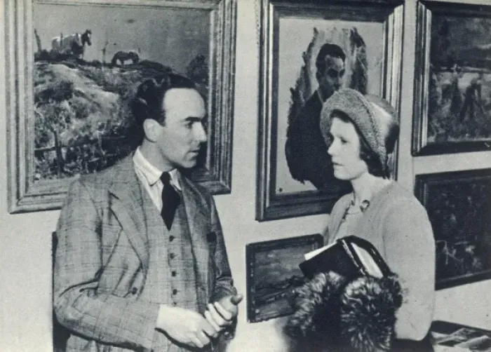 Framed Print : Edward Seago(1910 - 1974) and Lady Melchett at his exhibitio Framed Print : Edward Seago(1910 - 1974) and Lady Melchett at his exhibitio
