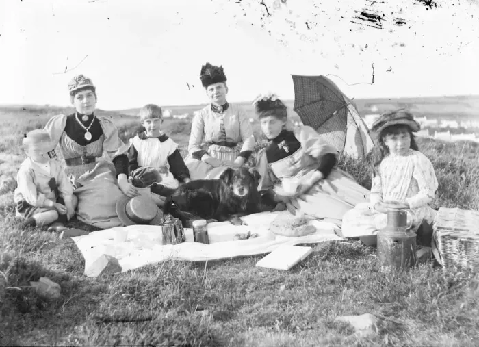 Framed Print : Edwardian group enjoying a picnic Framed Print : Edwardian group enjoying a picnic