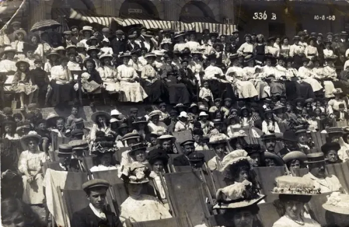 Framed Print : Edwardian Holidaymakers, Blackpool, Lancashire Framed Print : Edwardian Holidaymakers, Blackpool, Lancashire