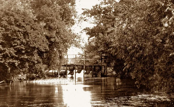 Framed Print : Eel Bucks near Culham Court, River Thames Framed Print : Eel Bucks near Culham Court, River Thames