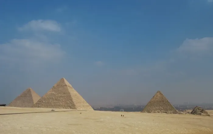 Framed Print : Egypt. The Pyramids of Giza. Pyramids of Khufu, Khafre and M Framed Print : Egypt. The Pyramids of Giza. Pyramids of Khufu, Khafre and M