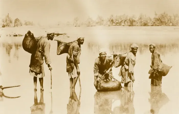 Framed Print : Egypt - River Nile - Water carriers fill their water skins Framed Print : Egypt - River Nile - Water carriers fill their water skins