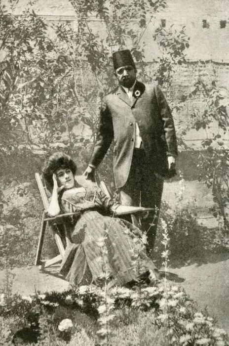 Framed Print : Egyptian couple in western dress, Cairo, Egypt Framed Print : Egyptian couple in western dress, Cairo, Egypt