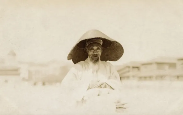 Framed Print : Elderly Chinese man in wide-brimmed traditional hat Framed Print : Elderly Chinese man in wide-brimmed traditional hat
