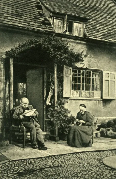 Framed Print : Elderly couple outside cottage, Little Comberton, Worcs
