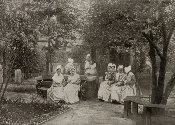 Framed Print : Elderly inmates, Islington Workhouse, London Framed Print : Elderly inmates, Islington Workhouse, London