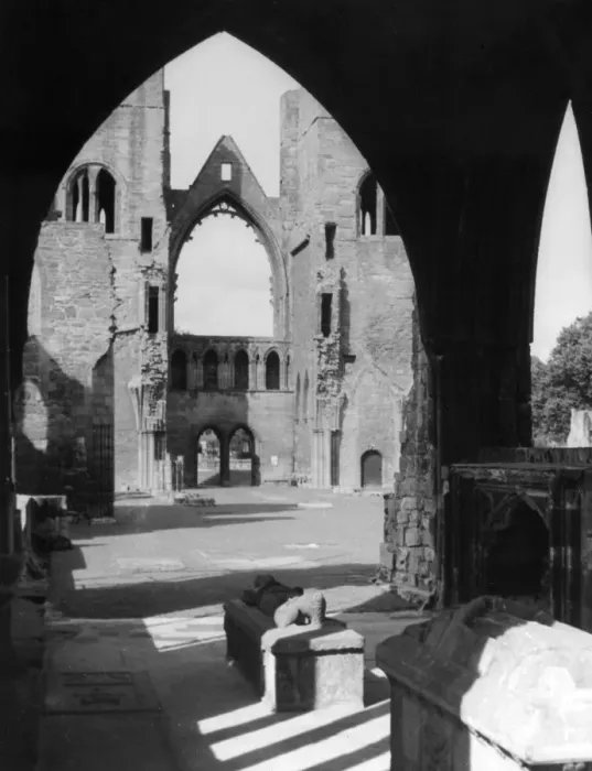 Framed Print : Elgin Cathedral Cloister Framed Print : Elgin Cathedral Cloister
