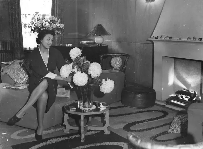Framed Print : Elisabeth Welch at home in Cottage Walk, off Sloane Street Framed Print : Elisabeth Welch at home in Cottage Walk, off Sloane Street