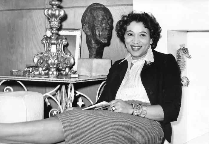 Framed Print : Elisabeth Welch at home in Cottage Walk, off Sloane Street Framed Print : Elisabeth Welch at home in Cottage Walk, off Sloane Street
