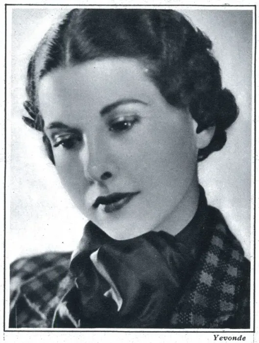 Framed Print : Elizabeth Cowell by Madame Yevonde Framed Print : Elizabeth Cowell by Madame Yevonde