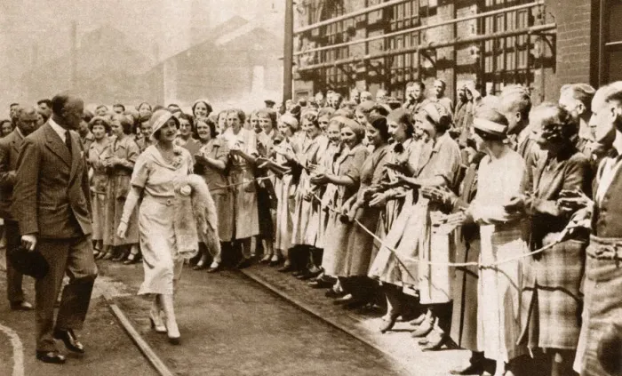 Framed Print : Elizabeth, Duchess of York visiting Steel Works in Sheffield Framed Print : Elizabeth, Duchess of York visiting Steel Works in Sheffield