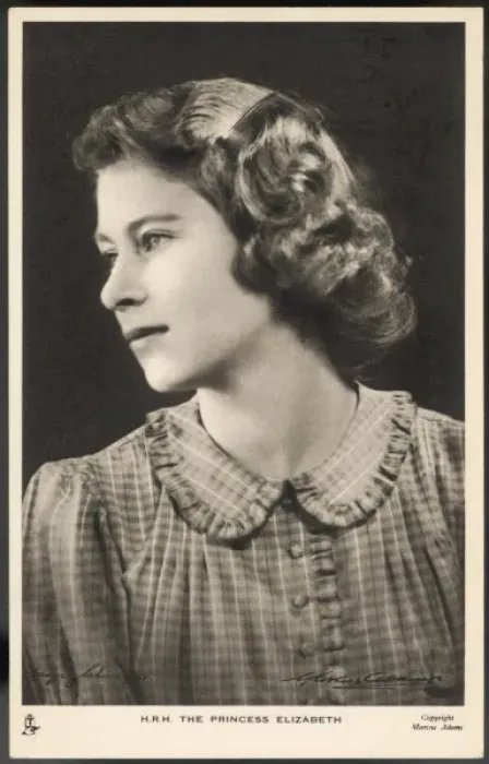 Framed Print : Elizabeth Ii / Profile Framed Print : Elizabeth Ii / Profile