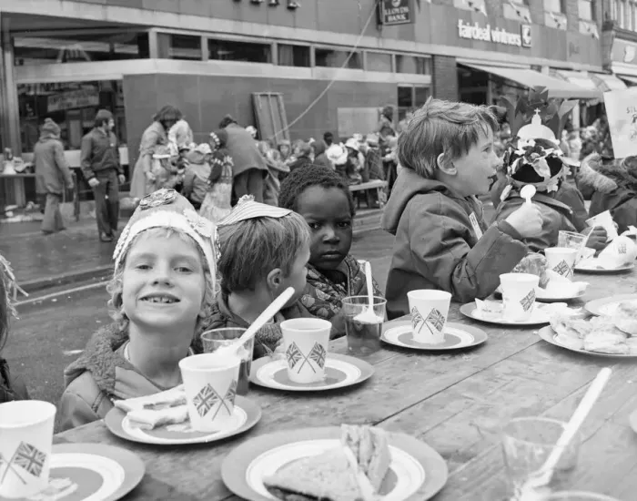 Framed Print : ELIZABETH IIs SILVER JUBILEE A childrens tea party in a street in Horley Framed Print : ELIZABETH IIs SILVER JUBILEE A childrens tea party in a street in Horley