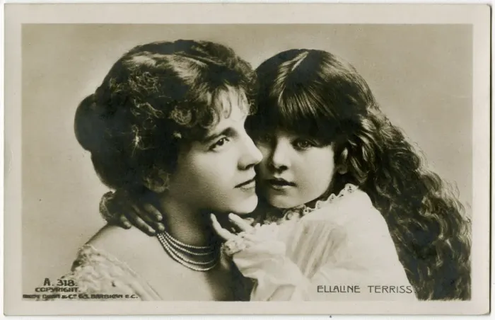 Framed Print : Ellaline Terriss with her daughter Framed Print : Ellaline Terriss with her daughter