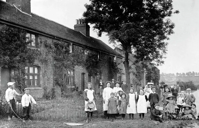 Framed Print : Ellestree Cottages, Bishops Itchington early 1900's Framed Print : Ellestree Cottages, Bishops Itchington early 1900's