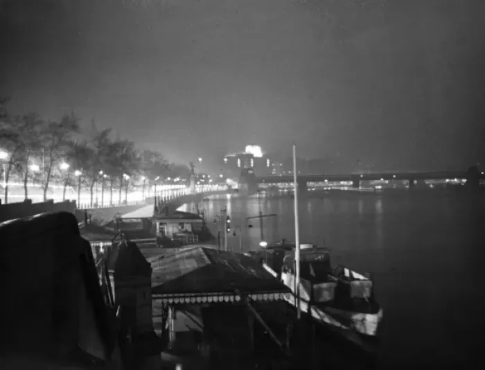 Framed Print : The Embankment at Night Framed Print : The Embankment at Night