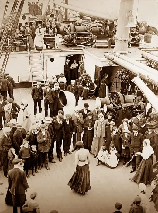 Framed Print : Emigrants on their way to Canada from Britain, early 1900s Framed Print : Emigrants on their way to Canada from Britain, early 1900s