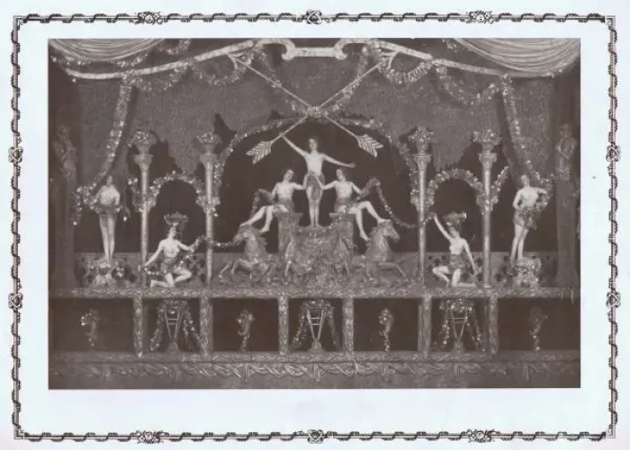 Framed Print : En Pleine Folie at the Folies Bergere Framed Print : En Pleine Folie at the Folies Bergere